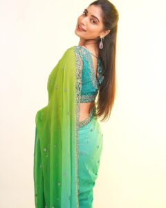 Priyanka Thimmesh Instagram - 💚✨

Photography @bhagathmakka 
Desginer by @lakshana_label 
Makeup & hair  @iglambeautystudiochennai 

@iampriyankaathimmesh #priyankathimmeshofficial #priyankathimmesh #greenlove
