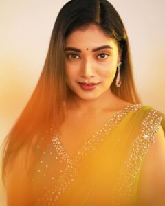 Priyanka Thimmesh Instagram - 💚✨

Photography @bhagathmakka 
Desginer by @lakshana_label 
Makeup & hair  @iglambeautystudiochennai 

@iampriyankaathimmesh #priyankathimmeshofficial #priyankathimmesh #greenlove