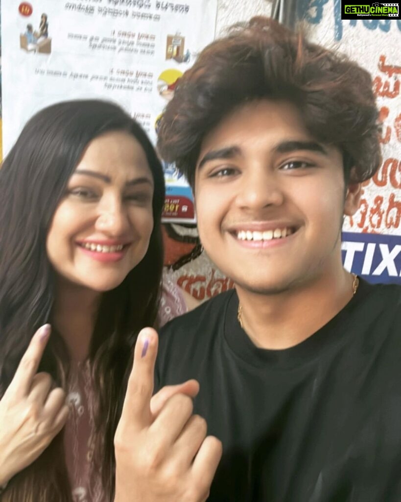 Priyanka Upendra Instagram - #vote #karnataka @aayushupendra