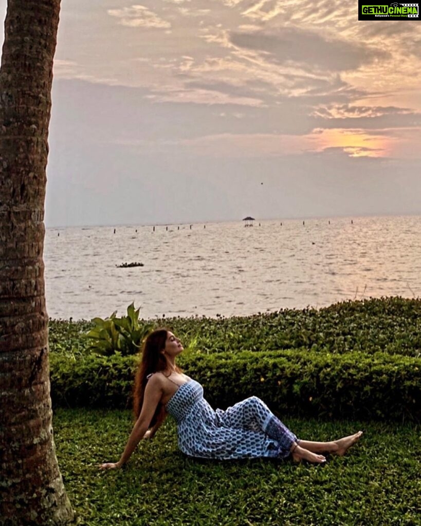 Puja Gupta Instagram - Sunset state of mind 🌝