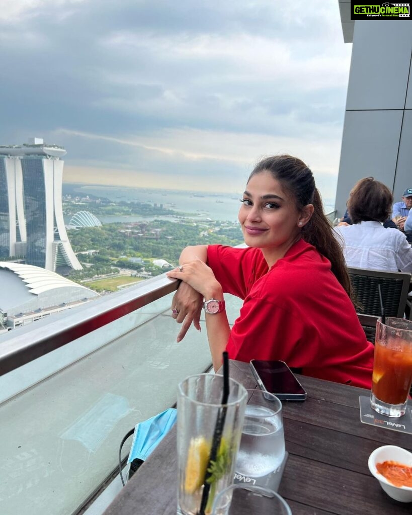 Puja Gupta Instagram - Singapore Bound 🦦 LeVeL33 Craft-Brewery Restaurant & Lounge
