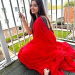 Pujita Ponnada Instagram - Kannai Suttrum kanavu ✍🏻😌🎵 #pujitaponnada #ukdiaries #london #travel #sareelove