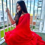 Pujita Ponnada Instagram - Kannai Suttrum kanavu ✍🏻😌🎵 #pujitaponnada #ukdiaries #london #travel #sareelove