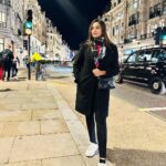 Pujita Ponnada Instagram - It’s getting cold in here ❄️🥶 #pujitaponnada #ukdiaries #london #travel Oxford Circus, Central London