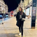 Pujita Ponnada Instagram - It’s getting cold in here ❄️🥶 #pujitaponnada #ukdiaries #london #travel Oxford Circus, Central London