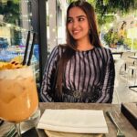 Pujita Ponnada Instagram - This is how the evening went 🎂🥂🫶🏻 #pujitaponnada #birthday #london #ukdiaries #travel Garden Rooftop