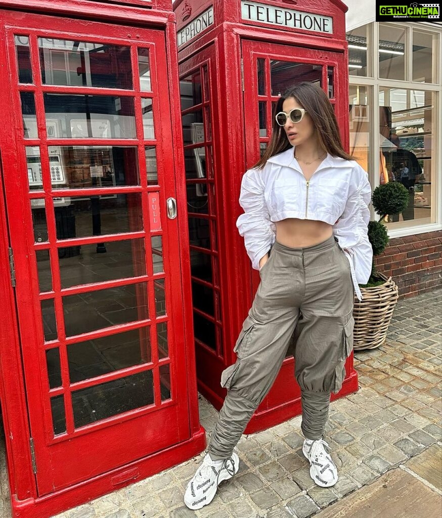 Raai Laxmi Instagram - Fashion has to reflect who u are !💕 Vacay vibes 💕😇 London, Unιted Kingdom