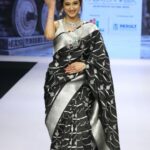 Radhika Narayan Instagram - A lil drama and loads of fun happened on the ramp at Bangalore Times Fashion Week @bangalore_times @timesfashionweek Wearing @lalithaajewellery_ @vijayshreesarees61