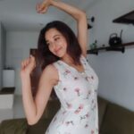 Radhika Narayan Instagram - Well..umm.. Morning.. Tea? PC: #keepguessingwho