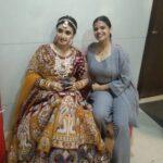 Ragini Khanna Instagram - It's an honour meeting such a great, inspiring and down to earth lady, Miss Ragini Khanna fame :- SASURAL GENDA PHOOL!! Thankyou so much ma'am.❤️ #raginikhanna #sasuralgendaphool #makeupartist #bridemakeupartist #indoremakeupartist #indoremerijaan Rabindra Natya Graha Auditorium