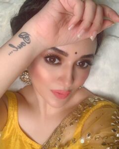 Ragini Nandwani Instagram - Saree…. An elegant drape #goodmorning #thursday #shriswamisamarth #vibes #yellow #saree #newpost #buisnesswoman #loveurwork #monsoon #shivbhakt #loveanimals #againstanimalcruelty #empathy #everylifematters #kindness #trendalert