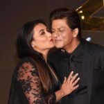 Rani Mukerji Instagram - Felt too lazy to make an edit, so just swipe through to see a montage of ShahRukh and Rani togther ❤️. I’m a diehard ShahRani fan, so this is a very important day for me!! SHAHRUKH KHAN @IAMSRK TURNS 53 TODAY!! 😭🤟🏽🤟🏽! ShahRukh Khan is my childhood actor, all my childhood movies I watched growing up was ShahRukh Khan! And I used to love the song “tum paas aaye, youn muskaraye...” I swear, I loved Rahul ❤️. ShahRukh is one of the best actors and one of the most humblest people I’ve seen and will always be a fan of him. I love you big time SRK, happy birthday 😘