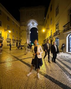 Ranjani Raghavan Instagram - Love, Laughter and Lisbon 🌼

#photodump #girlstrip #europe_vacations #portugal #birthdaytrip