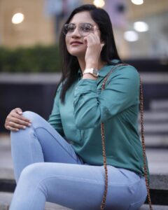 Ranjani Raghavan Instagram - It’s the most beautiful time of the year🌳

@danielwellington is making it prettier with it’s holiday offers with up to 30% off on all products and an additional 15% off when you use my code ‘RANJANIDW’ 
Photography - @kandys_moments 
#ad #dwindia #danielwellington