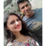 Ranjani Raghavan Instagram - ಗೂಗಲ್ ಫೋಟೋಸ್ ನಲ್ಲಿ ಸಿಕ್ಕ ಚಿತ್ರ❤️ ಅಂದು ನಾವು ರಾಜಹಂಸ ಸಿನಿಮಾ ಪ್ರಮೋಶನ್ ಗಾಗಿ ಅಪ್ಪು ಅವರನ್ನು ಭೇಟಿ ಆಗೋಕ್ ಹೋಗಿದ್ವಿ, ಹೊರಡುವಾಗ ಅವರು ನನ್ನನ್ನು ಕರೆದು ನಮ್ಮ ಮನೆಯಲ್ಲಿ ನಿಮ್ಮ ಸೀರಿಯಲ್ ನೋಡ್ತಾರೆ ಅಂತ ಆತ್ಮೀಯವಾಗಿ ಮಾತನಾಡಿಸಿದ್ದು ನೆನಪಾಯ್ತು 🥰 #throwback #memorywithappu #appu