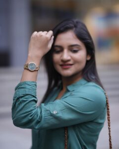 Ranjani Raghavan Instagram - It’s the most beautiful time of the year🌳

@danielwellington is making it prettier with it’s holiday offers with up to 30% off on all products and an additional 15% off when you use my code ‘RANJANIDW’ 
Photography - @kandys_moments 
#ad #dwindia #danielwellington