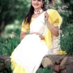 Ranjani Raghavan Instagram - ಕಾದಿರುವಳು, ಶಬರಿಯೂ ಅಲ್ಲ ಶಾಕುಂತಲೆಯೂ ಅಲ್ಲ. ಪೋಸ್ ಕೊಡುವವಳು!🐥🐥🤩 Wearing - @mudhrafabstudio Photography - @kandys_moments