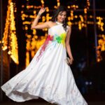 Ranjani Raghavan Instagram - ಬಿಳಿ ಬಟ್ಟೆ ಮೇಲೆ ಬಣ್ಣ ಎರಚಿದಾಗ ಹುಟ್ಟಿದ ‘ಕಲೆ’ #ಕಲೆಒಳ್ಳೆಯದು🎨 Wearing - @shimmer_designer_studio 💄- @nishismakeover Photography- @yash_photo_factory