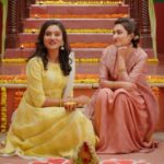 Ranjani Raghavan Instagram - ಈ ಸಲ ಯುಗಾದಿ ಸಂಭ್ರಮ ಟ್ರೆಂಡ್ಸ್ ನಲ್ಲಿ🌻 so excited about Ugadi this year! A celebration like never before, welcoming all my fans to join the celebrations by participating in the largest rangoli contest. To participate in Nava Rangoli Contest visit: www.trendsmahaugadi.com or share your picture with your colourful rangoli on whatsapp: 7483456449 #TrendsMahaugadi #Reliancetrends #contestalert #Mahaugadi #ugadi #TrendingFashion #newbeginnings #newyear #ugadi2022 #mahaugadicontest #trendsugadicontest #rangolicontest #ugadirangolicontest #ugadiutsava #ugadi2022 #mahaugadicontest #trendsugadicontest #rangolicontest #ugadirangolicontest #ugadiutsava
