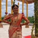 Ranjani Raghavan Instagram - ನಮ್ಮೂರ ಯುವರಾಣಿ ಕಲ್ಯಾಣವಂತೆ.. ವರನ್ಯಾರು ಗೊತ್ತೇನೆ ಓ ಕೋಗಿಲೆ🤩 Swipe right 👉 Wearing - @divisha_collections_ Jewellery- @dnjewelleryhouse