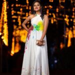 Ranjani Raghavan Instagram - ಬಿಳಿ ಬಟ್ಟೆ ಮೇಲೆ ಬಣ್ಣ ಎರಚಿದಾಗ ಹುಟ್ಟಿದ ‘ಕಲೆ’ #ಕಲೆಒಳ್ಳೆಯದು🎨 Wearing - @shimmer_designer_studio 💄- @nishismakeover Photography- @yash_photo_factory