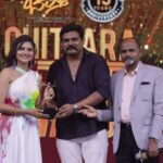 Ranjani Raghavan Instagram - ಪ್ರತಿಷ್ಠಿತ ಚಿತ್ತಾರ ರೈಸಿಂಗ್ ಸ್ಟಾರ್ ಅವಾರ್ಡ್ಸ್ ಪ್ರಶಸ್ತಿಗೆ ಭಾಜನರಾದ ನಟಿ ರಂಜನಿ ರಾಘವನ್ ಅವರಿಗೆ ಅಭಿನಂದನೆಗಳು🤝💐 #Chittarstarawards2022 #ranjaniraghavan #chittarastarawards