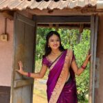 Ranjani Raghavan Instagram - “Own less, live more!” agree? 😃 Saree - @mudhrafabstudio Jewel - @trendzzz___point PC - @sara.annaiah 🤗❤️