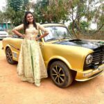 Ranjani Raghavan Instagram - ಹೇಗಿತ್ತು ನಮ್ ವಿಂಟೇಜ್ ರೈಡ್? #vintagecars Wearing - @mudhrafabstudio