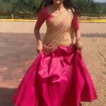 Ranjani Raghavan Instagram - ಅಷ್ಟೊಂದು ಕಾಫಿ ಬೇಳೆಗಳನ್ನು ನೋಡಿದ್ದು ಮೊದಲಸಲ! ಹೀಗೆ ನಡೆಯೋದನ್ನ ಕಾಫೀಲಿ ಕಾಲಾಡೋದು ಅಂತಾರಂತೆ.. ಅಲ್ಲಿಯವರೇ ತೋರಿಸಿಕೊಟ್ಟಿದ್ದು😍 Have you ever seen? #nammamalenadu Golden Wood, Harley Estate