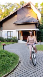 Ranjani Raghavan Instagram - Walking or cycling.. which is your favourite cardio? 🤙🏿🤠

Fun time at @morickapresort