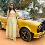 Ranjani Raghavan Instagram - ಹೇಗಿತ್ತು ನಮ್ ವಿಂಟೇಜ್ ರೈಡ್? #vintagecars Wearing - @mudhrafabstudio