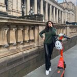 Raveena Tandon Instagram - ♥️ taking in the chill. A different kind of parliament meet. #victoria #parliament #melbourne #australia #gogreen my ride for the day #electricscooter Melbourne, Victoria, Australia