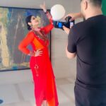 Raveena Tandon Instagram - Arey drafts mien ye take 2 kabse phasa hua tha, so I shared it… thoda ham@sab ki overacting maaf kar dena doston 😂😜😜