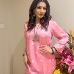 Raveena Tandon Instagram - Pinkathon. 🎀 💘 #justmoods #simplicity Outfit - @gulaalindia @viralmantra Earrings & Ring - @aquamarine_jewellery @sangeetaboochra Neckpiece & Kada - @rubans.in @oakpinionpr styled by - @poojagulabani glam by - @sshurakhan