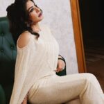 Raveena Tandon Instagram - A dreamy Sunday ! Outfit - @kamaalicouture Earrings - @hybajewels Rings - @jet_gems @hybajewels Styled by @poojagulabani Glam by @sshurakhan Clicked by @viveckphotograohy Managed by @reemapandit Mumbai, Maharashtra