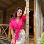 Reem Shaikh Instagram - Wearing - @theboozybutton