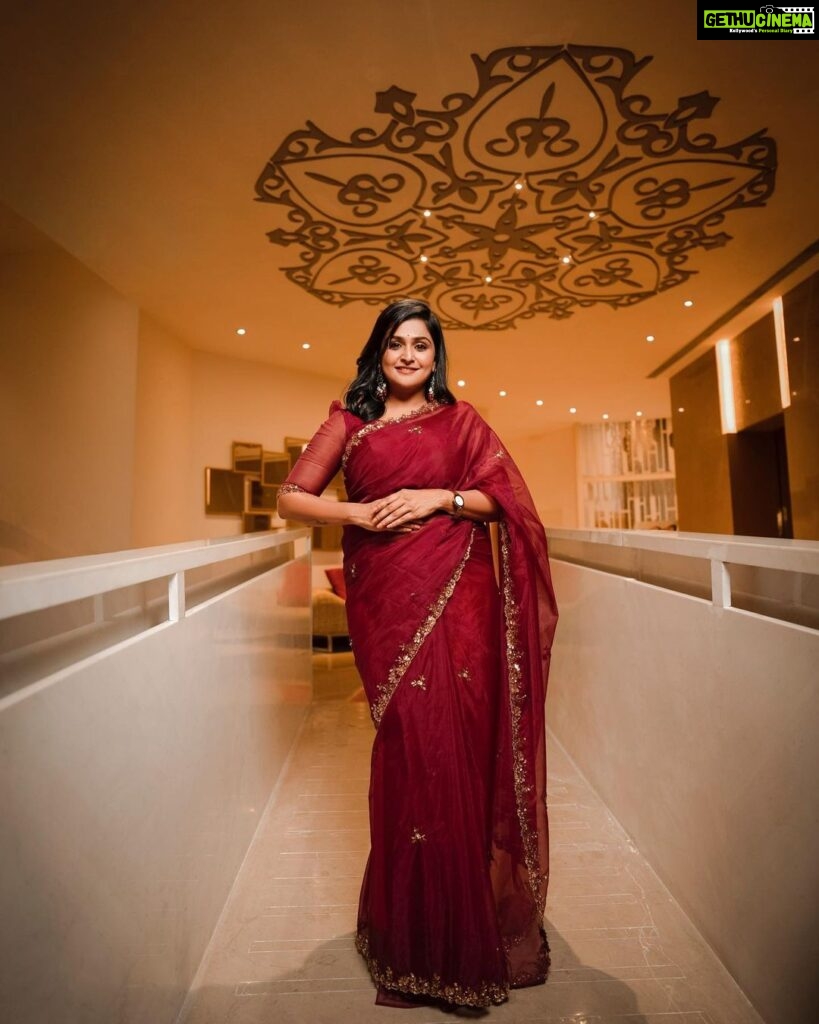 Remya Nambeesan Instagram - 📸 Shot by @murlee_photography @studio_tvf_official Mua @jo_makeup_artist Costume @prakrithi_by_ramya Styling @stylestoriesbypriyanka EarRings @keyaa_by_kartika Photography team ✨ @_xavierphotography_ @prathiwilliams89 @shamini_shankar_official @ishwaryaalaguvel @_.x._aj_.x_ #sari #saree #sareelove #photooftheday #photoshoot Chennai, India