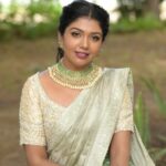 Riythvika Instagram - Makeup & styling : @sandy_de_stylist_ Photography: @sathyaphotography3 Hairstylist @sanvy_makeoverartistry Outfit : @ishithaa_design_house Jewellery : @fineshinejewels