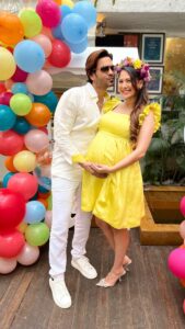 Rochelle Rao Instagram - My Baby Shower was sooo much fun. It was everything I wanted it to be & more! From a beautiful venue to stunning decor, yummy cake & most importantly alll my loved ones being there and pampering me! 

My sister & besties @paloma_rao @natasha.jeyasingh @shwetapgoyal flew in to plan this for me along with @lisabocarro & @keithsequeira & I’m soo grateful for how beautiful it all turned out. 

To everyone that came & made it soooo special, thank you 🙏 thank you 🙏 I’m sooo touched! 

To those who couldn’t make it, we missed you and we know you were there with us in spirit. 

All of this wouldn’t have been possible without the help of a few people:

Venue: @olivemumbai thanks to @adsingholive for always showing us the gold standard of hospitality. 

Decor: @babybless.in loved loved how you made my theme come alive & my headgear too!

Cake: @dcakecreations wow, yummy & stunning 😍 

Outfits: @anjkreations always able to dress me sooo aptly for every occasion! I loved this look!

HMU @sharaddhamnaskar @salunkhevaishali 
This day wouldn’t have been complete without your golden touch! 

📸 @flamingo.productions the best of the best at capturing our special moments.

📸 @shaileshh2227 @sumeet_0818 lovely shots!