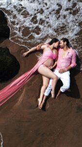 Rochelle Rao Instagram - Unplanned Beach Barbie & Ken Moment! 
Some of my best memories have been on this beach,
And my most iconic shoots have been on the beach..
Wether it was my Femina Miss India Calendar or
My Kingfisher Calendar.. 

So I was overjoyed to have this moment to share with @keithsequeira … A moment where I felt just like my old self, while celebrating & welcoming the new roll I’m about to take on!

 @soondah_wamu was somewhere in-between concern for me & creative genius 

while Keith found it very hard to stop being the doting husband & dad & lie down for a moment to get this shot! 

Thank you both for going along with my madness and giving this to be Mom the picture she dreamed off! 

#kero #beachbaby