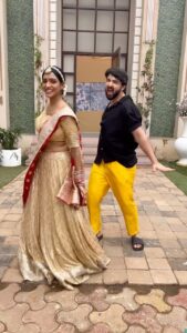 Rohit Suchanti Instagram - Sorry yaar mein toh apna step kar raha tha 🤣🤣🤣🤣

#reels #dancereels #rishmi