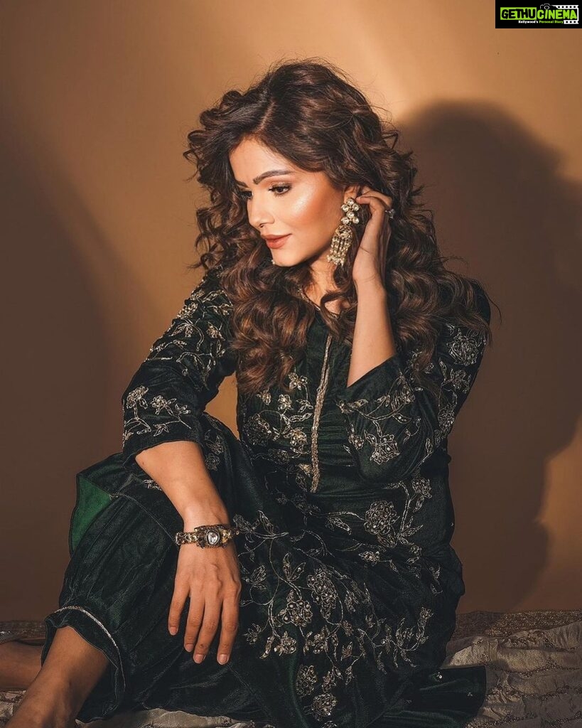 Rubina Dilaik Instagram - Growing and changing….. breaking and reinventing…. !! Just Simply: Living 😌 . : : Shot by @smileplease_25 Style by @stylingbyvictor @sohail__mughal___ Assisted by @styleby_antara Outfit @auruhfy Jewellery @perkartjewels1 Jutti : @ilovemyjutti @oakpinionpr