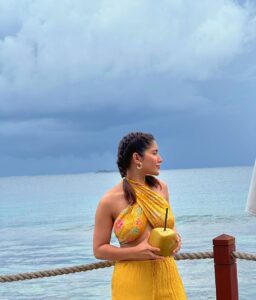 Ruhani Sharma Instagram - Tell me your dream destination ? 
.
.
.
.
.
.
📍 @mirihi_island_resort