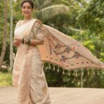 Rupali Bhosale Instagram - Life isn't about being perfect, it's about loving yourself so fiercely that the world can't help but love you back. ~ RuMi ~ Saree by @gauri.ethnic Nauvari Stitched by @aaishvy_designs Blouse by @nishfash_design_studio Jewellery by @kankshinistudio Nath by @shivshahi796 Makeup by @mhatresameer60 Hair by @ruksar__99 Clicked by @ashayrtulalwar . . . . . . #LifeIsBeautiful #FeelLife #InstaGood #InstaPic #PositiveVibes #Wednesday #WednesdayVibes #Ootd #RupaliBhosle #RockingRupali #RupaliWinningHearts #KeepLoving #Sanjana #StarPravah #AaiKutheKayKarte 🧿