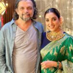 Rupali Bhosale Instagram - Where there is a will there's a way This is so true.. I think I Manifested working with u in my mind and heart.. khoop majja ali tuzyasobat kaam karayla.. khoop kaam ani vel kami pan tari te velet finish zala ani te hi smoothly tuzya kaamat itka ease ahe. Set var ch atmosphere khoop positive shant ani khelkar hota tuzyamule ani tyamule sagalech khoop Positive energy ne kaam karat hote. Tu pratek frame sunder kelis and even I looked beautiful because of you.. THANK YOU MAHESH FOR THIS WONDERFUL EXPERIENCE ❤️ Jewellery @rankajewellersofficial Makeup @saurabh_kapade Hair @nilampatel12 Styled by @manasiattarde Managed by @creativesparkcelebrity @its_ashwini_shendge . . . . . #LifeIsBeautiful #FeelLife #InstaGood #InstaPic #PositiveVibes #Sunday #SundayVibes #Ootd #RupaliBhosle #RockingRupali #RupaliWinningHearts #KeepLoving #Sanjana #StarPravah #AaiKutheKayKarte 🧿