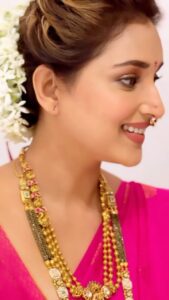 Rupali Bhosale Instagram - Gratitude! Gratitude! Gratitude! 

Happy and honoured to be the face of 

@rankajewellersofficial.

Kharya ayushat yevdhe dagine ghalen ki nahi shanka ch ahe mhanun me khoop minimum jewellery ghalate mag te serial madhe aso kinva mag real ayushat Aso. Pan RANKA JEWELLERS mule anek dagine ghatale. Khoop bhari anubhav ahe ha.  RANKA chi Brand Ambassador asalyamule ajun ch bhari vatata… pratek shoot chya veli itake sunder ani unique jewellery ghalayla milatat ki kay vicharu naka khoop ch amazing feeling aste ti 

Kahi BTS moment share kartey 
Kharya ayushat yevdhe dagine ghalen ki nahi shanka ch ahe mhanun ch me khoop minimum jewellery ghalate mag te serial madhe aso kinva mag real ayushat Aso. Pan RANKA JEWELLERS mule anek dagine ghatale. Khoop bhari anubhav ahe ha.  RANKA chi Brand Ambassador asalyamule ajun ch bhari vatata 

Kahi BTS moment share kartey

Makeup & Video by @thevinodsarode 
Brand @rankajewellersofficial 
Styled by @paragjaysingpure 
Jewellery @rankajewellersofficial
Managed by @creativesparkcelebrity @its_ashwini_shendge 
.
.
.
.
.
.
.
.
#Adhikmaas #RankaJewellers #Ad #Shoot #RankaJewellers #Pune #Jewellery #Fashion #JewelleryDesign #DesignerJewellery #RupaliBhosle #BrandAmbassador #Blessed #Gratitude #LifeIsBeautiful 🧿
