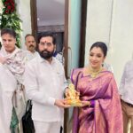 Rupali Ganguly Instagram – Blessed to have had a beautiful darshan of Ganpati Bappa @cmomaharashtra_ residence and Honored to have met our respected  @mieknathshinde 🙏🏻
Thank you Sir for the warm hospitality
Rudransh and me had a wonderful time 🙏🏻

#ganpatibappamorya #blessed #gratitude #anupamaa #rupaliganguly #jaimahakal #jaimatadi