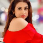 Saba Khan Instagram - Hey monsoon has arrived 🥰❤️ 🌧️ . Styling - @fashionista__aisha . 🎥 - @saifcreations x @versatile.saif x jzee.photo_films . . #sabakhan #instagood #monsoon #love #peace