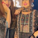 Saba Khan Instagram - Mai tainu pyar karti aur tainu pasand wo …😂😂 @somikhan_ks . . #sabakhan #somikhan #khansisters #viral #comedy #funnyvideos