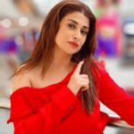 Saba Khan Instagram - Hey monsoon has arrived 🥰❤️ 🌧️ . Styling - @fashionista__aisha . 🎥 - @saifcreations x @versatile.saif x jzee.photo_films . . #sabakhan #instagood #monsoon #love #peace